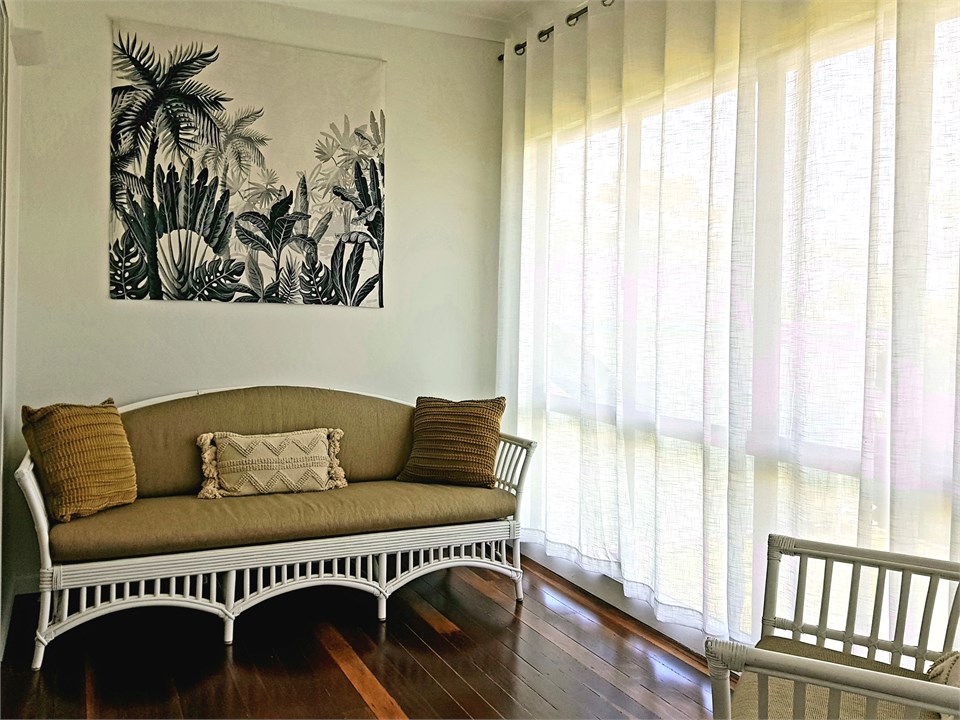 Sunroom -Enjoy lounging in here and basking in sun