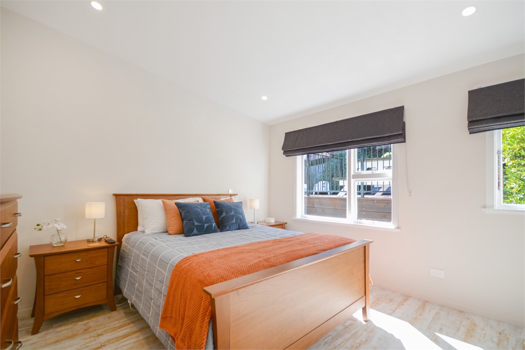 Bedroom 1 has a Queen bed