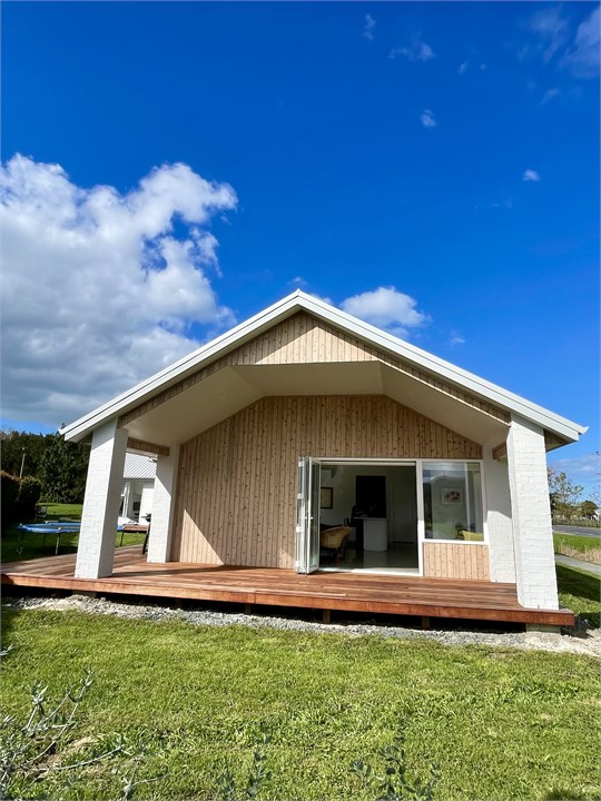 West facing deck off the lounge