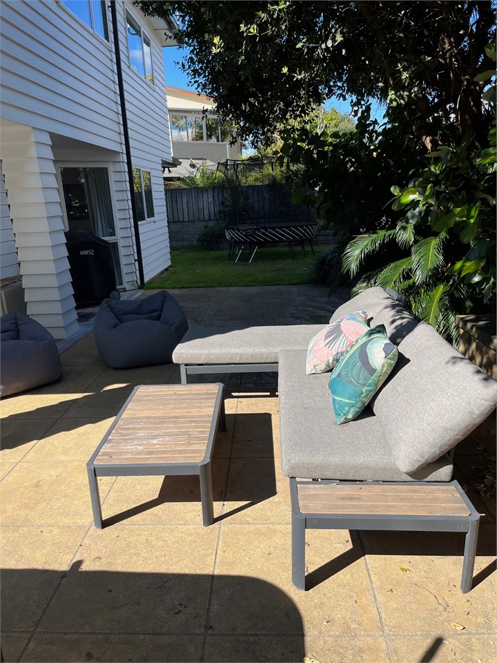 Outdoor area and trampoline