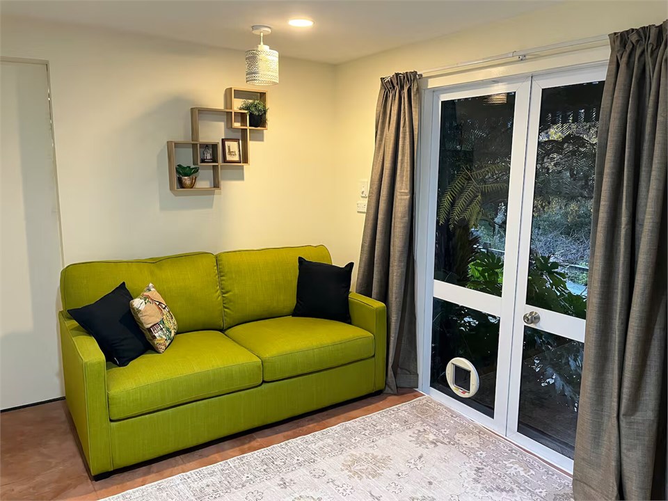 Lower living area, separate entrance to terrace