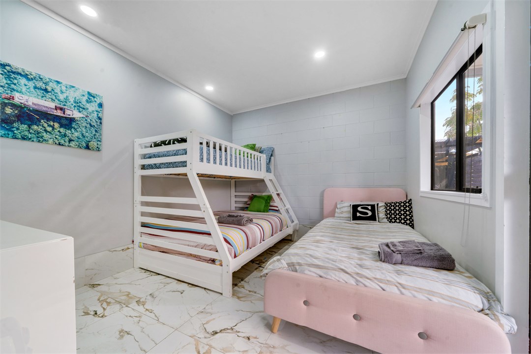 Bedroom with Bunk bed & King Single