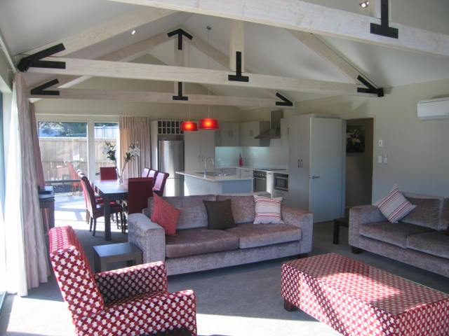 Spacious sunny living