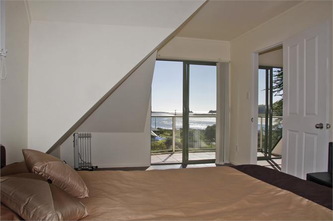 Upstairs Master Bedroom Glorious Waterviews