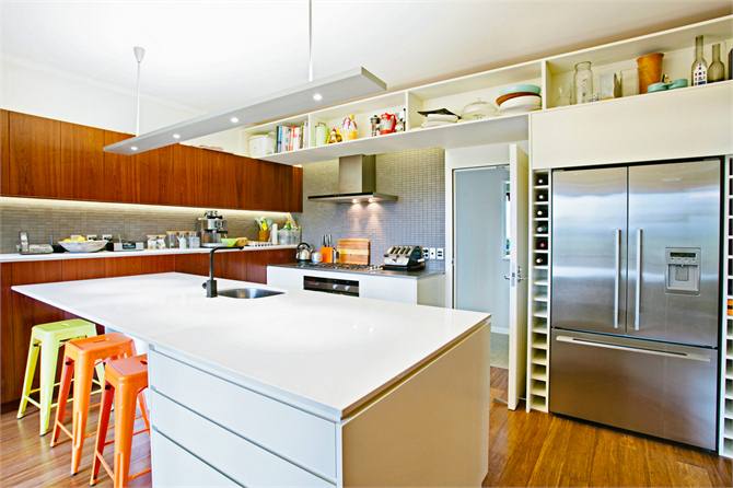 main kitchen & breakfast bar