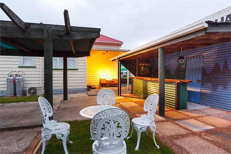 Rear entertainment area