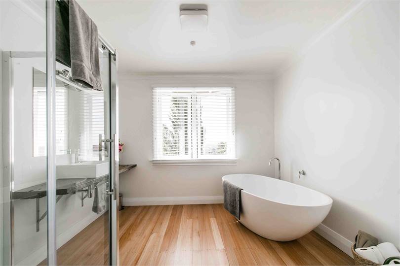 Luxurious shared bathroom facilities