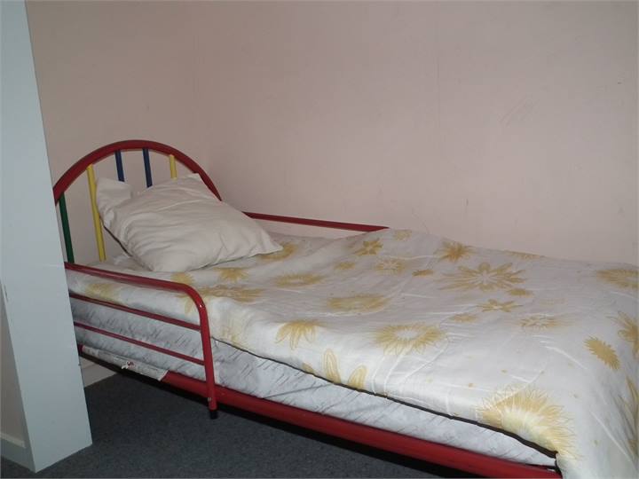 Small bed child to 4yrs Bdrm 2