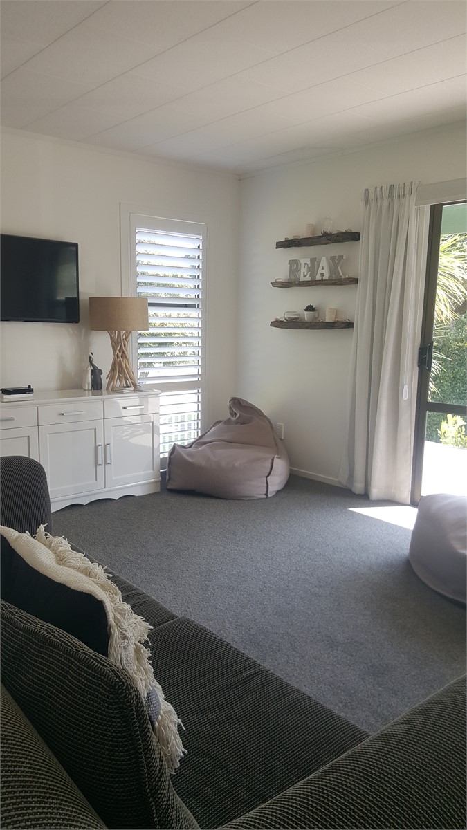 Lounge Open plan to west deck