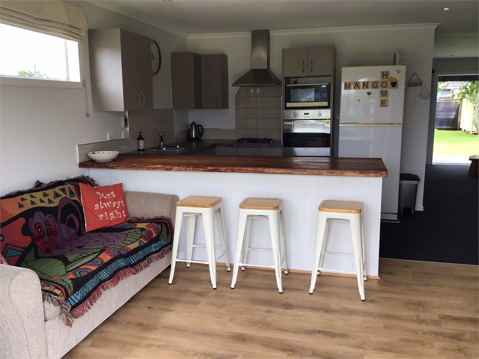 Full kitchen, gas hobs and appliances