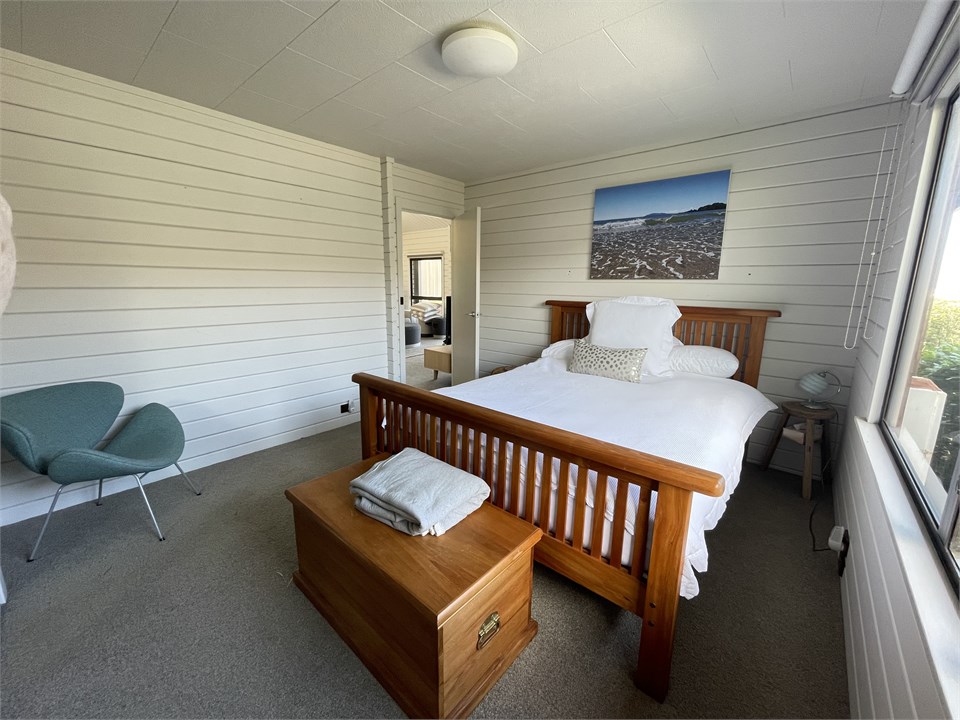 2nd Bedroom - Queen Bed