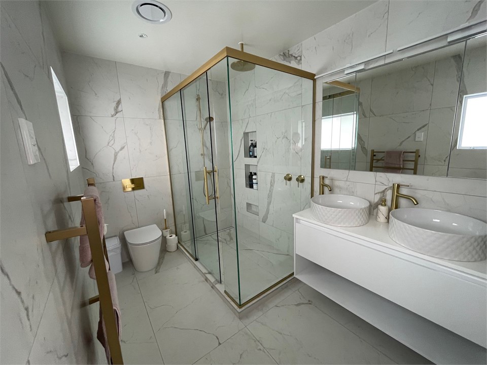 Master ensuite with regular & rain shower heads