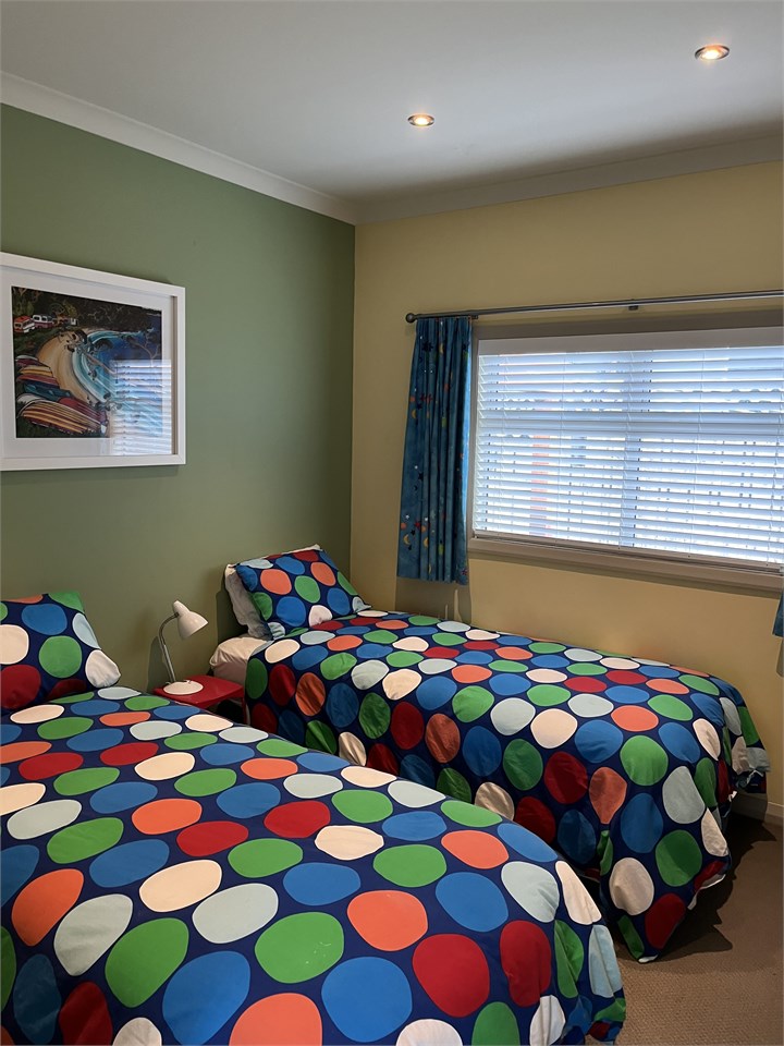 Bedroom 3: two long single beds or SK bed