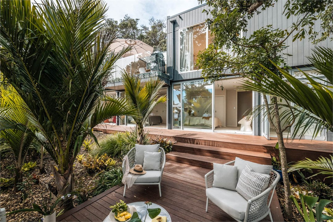 Outdoor Lounge and Deck