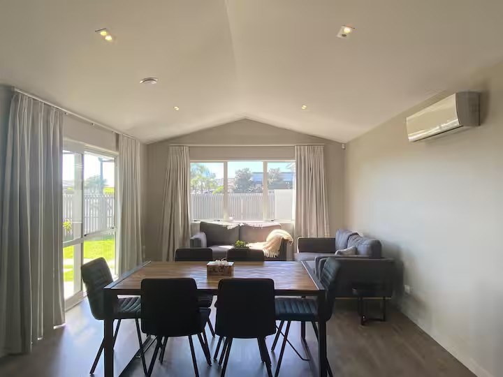 Dinning / 2nd Sitting Area