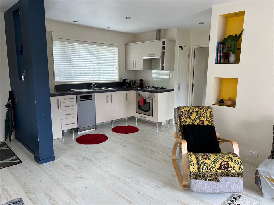 Spacious living Area and Fully Equipped Kitchen