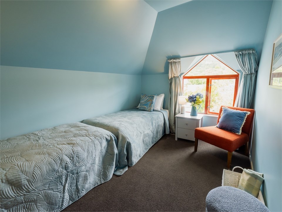 Bedroom 2 has 1 King bed (Can be split into 2 Sing