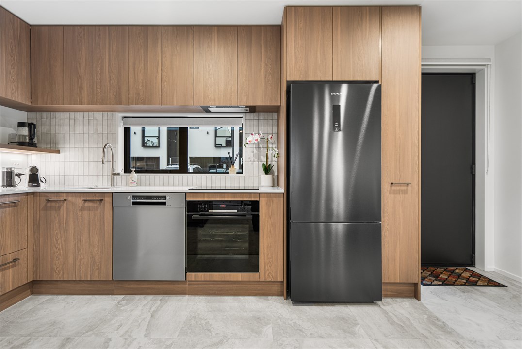 Gated Quiet CBD Townhouse | Free Parking + EV 4