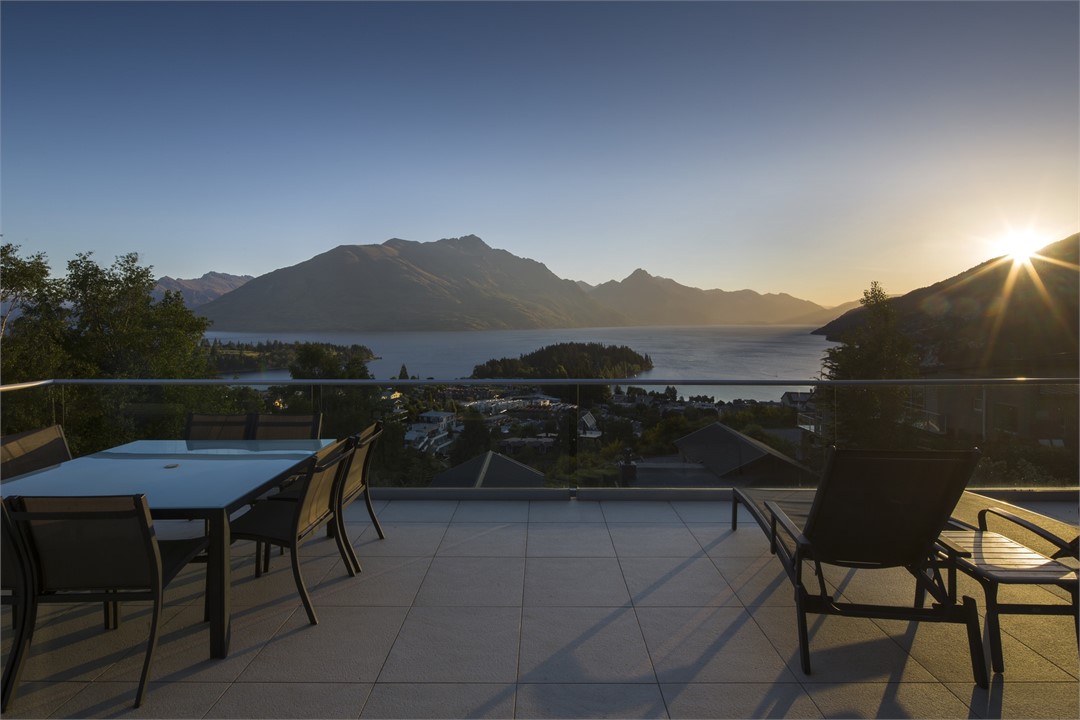 Convenient location above central Queenstown