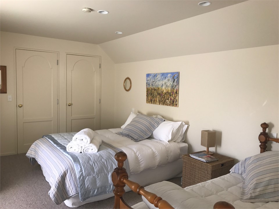 Upstairs bedroom- 1 Queen bed plus 1 single.