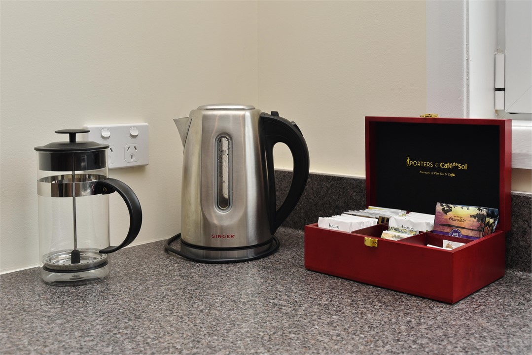 Coffee peculator and ground coffee