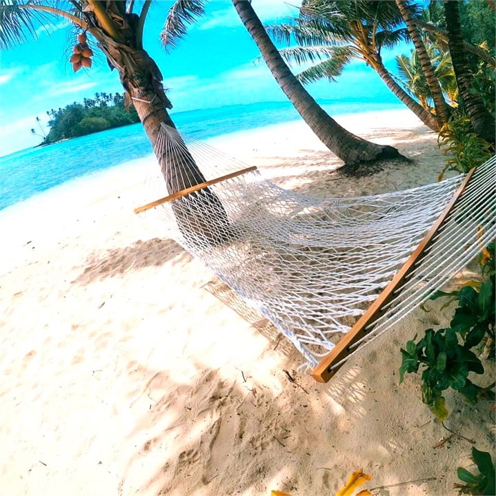 lazy days on Muri Beach