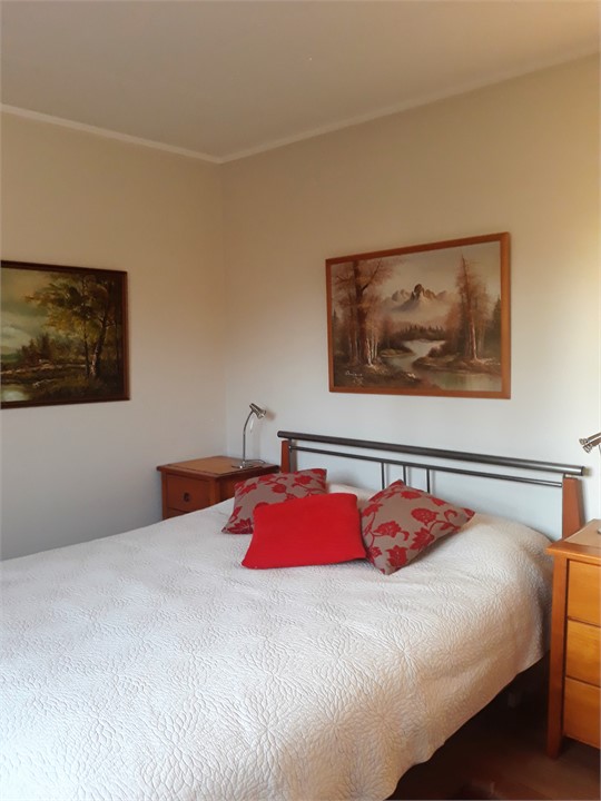 Bedroom 1 - Queen bed