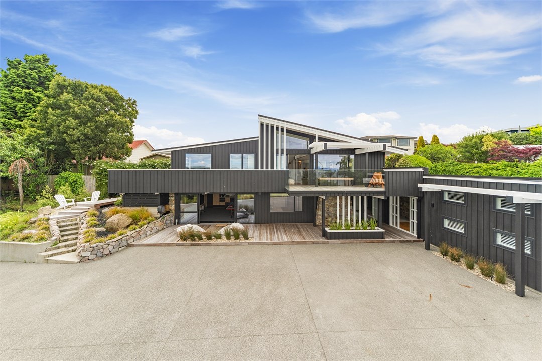 Lake Terrace Lodge Taupo Central Town Holiday Home for rent Holiday