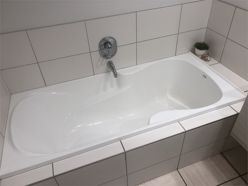 Full size bath in 2nd Bathroom