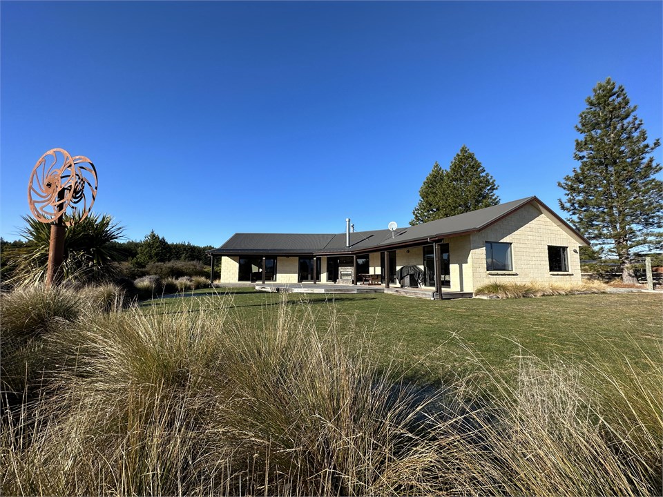 MAGNIFICENT ON OSTLER - Twizel for rent | Holiday Houses