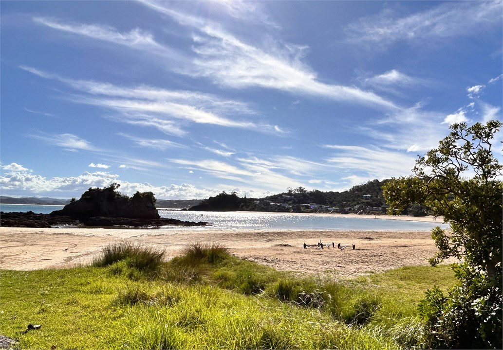 Whangaumu Bay 2 min walk