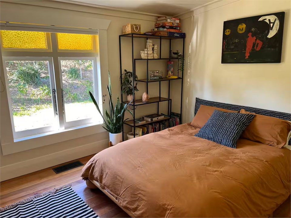 Second bedroom with queen bed