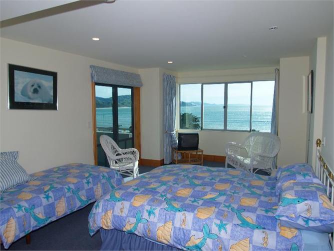 Lower level flat with kitchenette, ensuite & patio