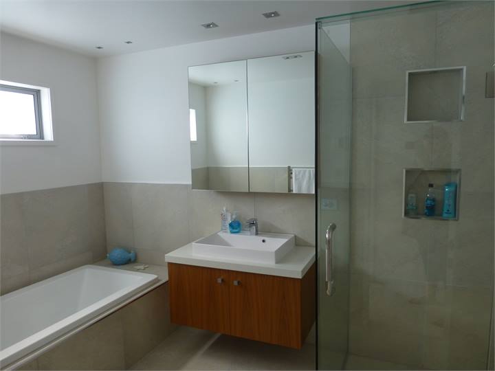 Guests Bathroom for Bedroom's 2 & 3