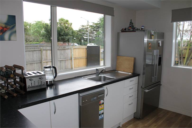 Warm Comfortable Home with Free Wifi Close to Airport Hornby