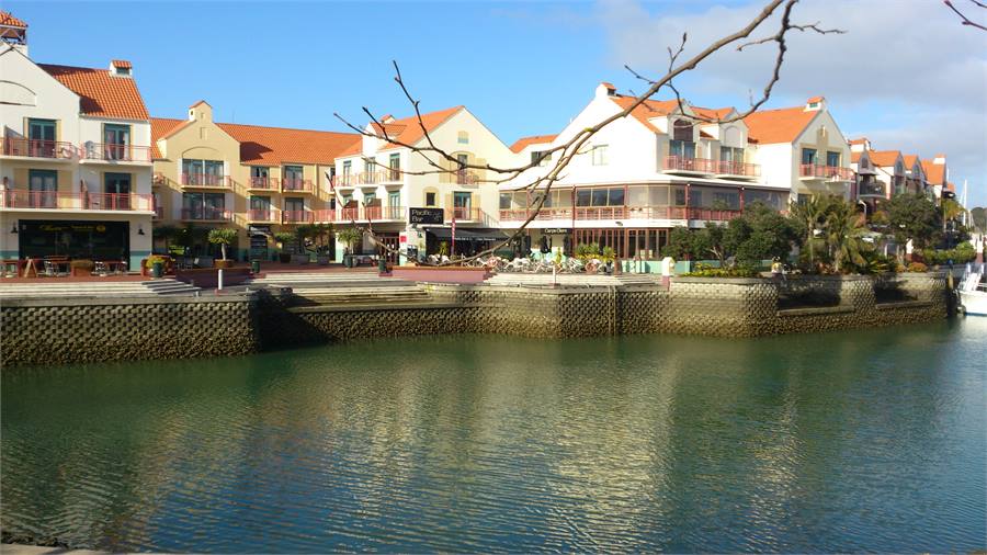 Restaurants and pub at gulf Harbour village