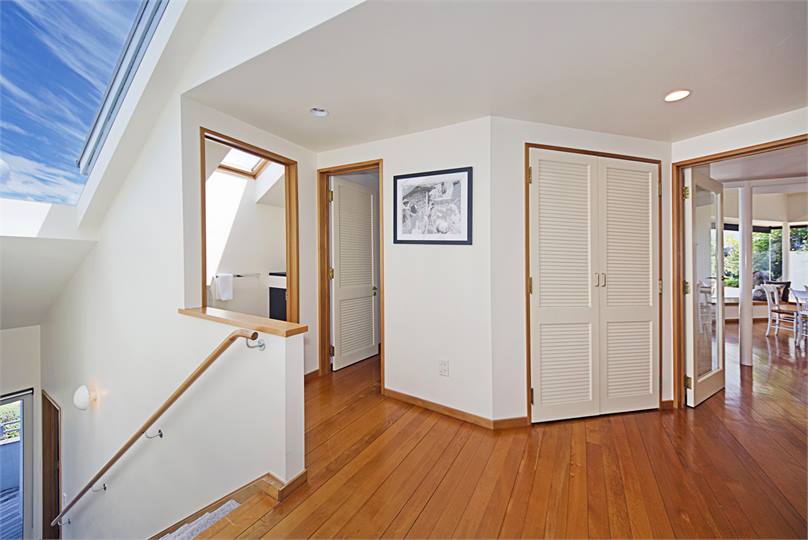 Entry Area & Access to Bedrooms & Bathrooms, Laund