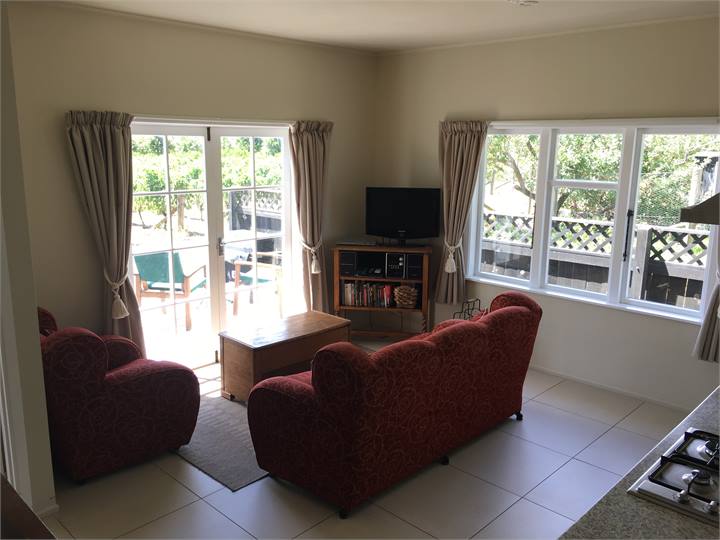 Open plan kitchen & lounge