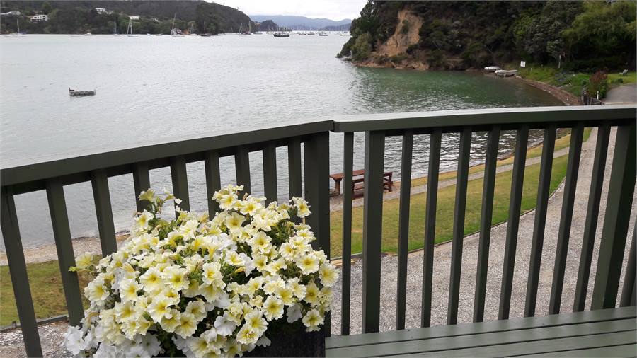 Water's Edge Holiday Home, Opua, Bay of Islands The Beach Bach Bay