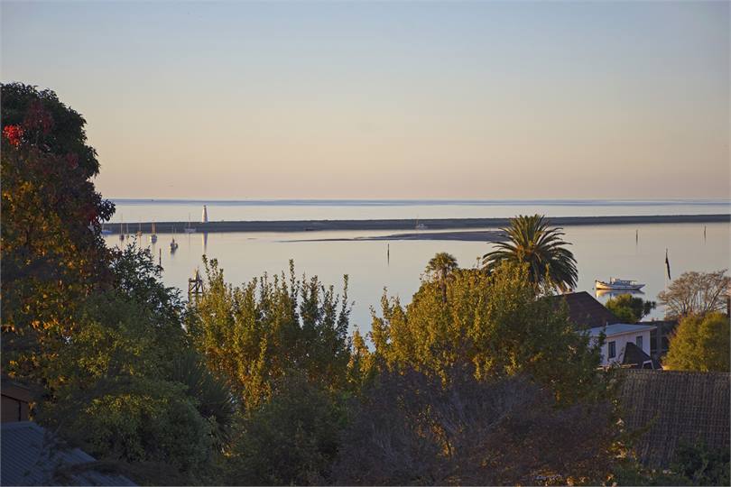 Harbour Lights Above the Nelson Waterfront Nelson Holiday Home for