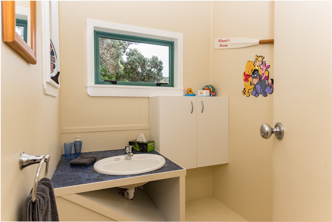 Upstairs washroom with toilet & handbasin - adjace