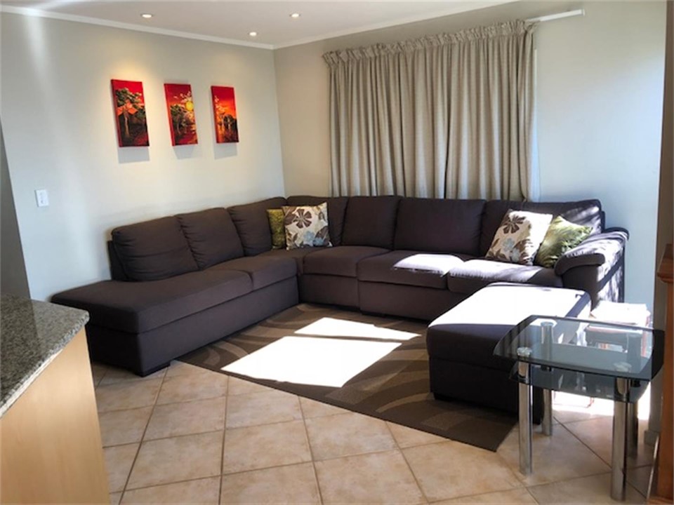 second living 4 bed side