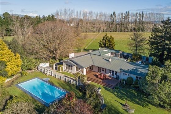 Longlands Lifestyle with Pool. - Hastings Farmhouse for rent | Holiday ...