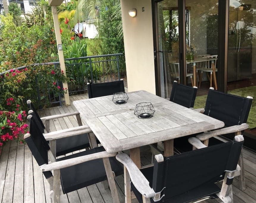 OUT DOOR DINING, RELAXING OUTSIDE