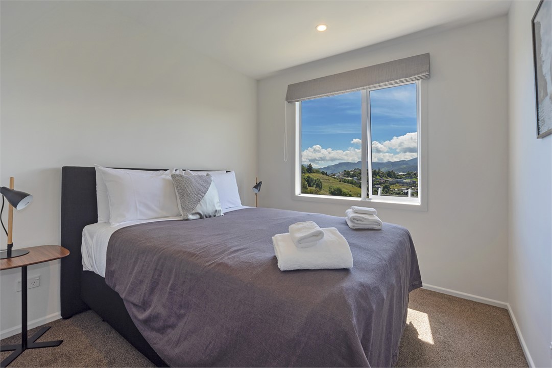 Bedroom 2 with Queen bed