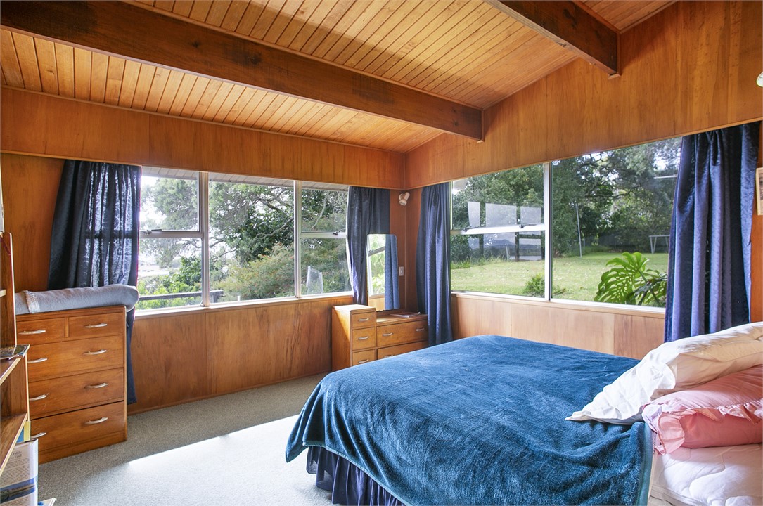 Queen master bedroom