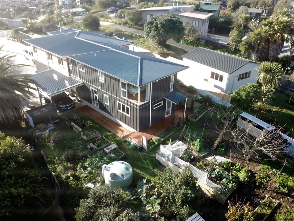 Modern House, Walk to to Town, View on Ocean Raglan Residential House
