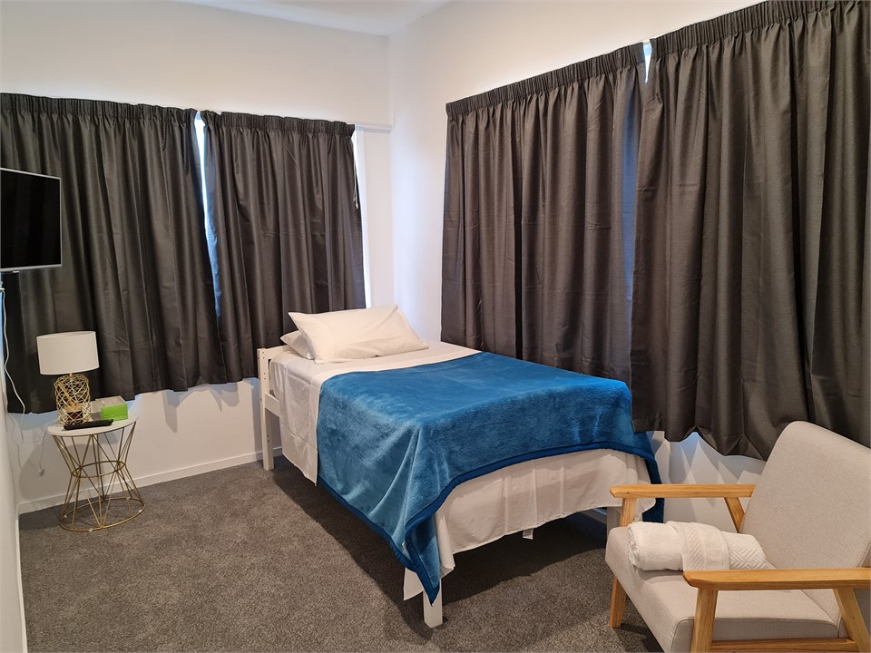 single bedroom (single bed)