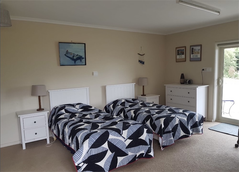 Downstairs 2 x beds / can be converted to a double