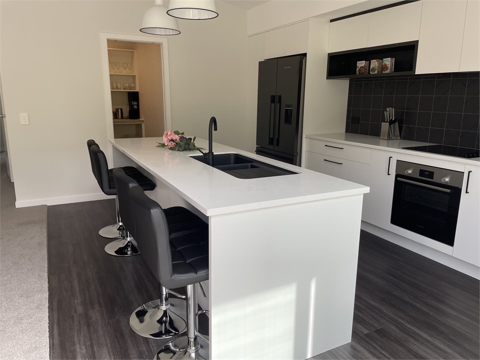 Looking back towards the butlers pantry